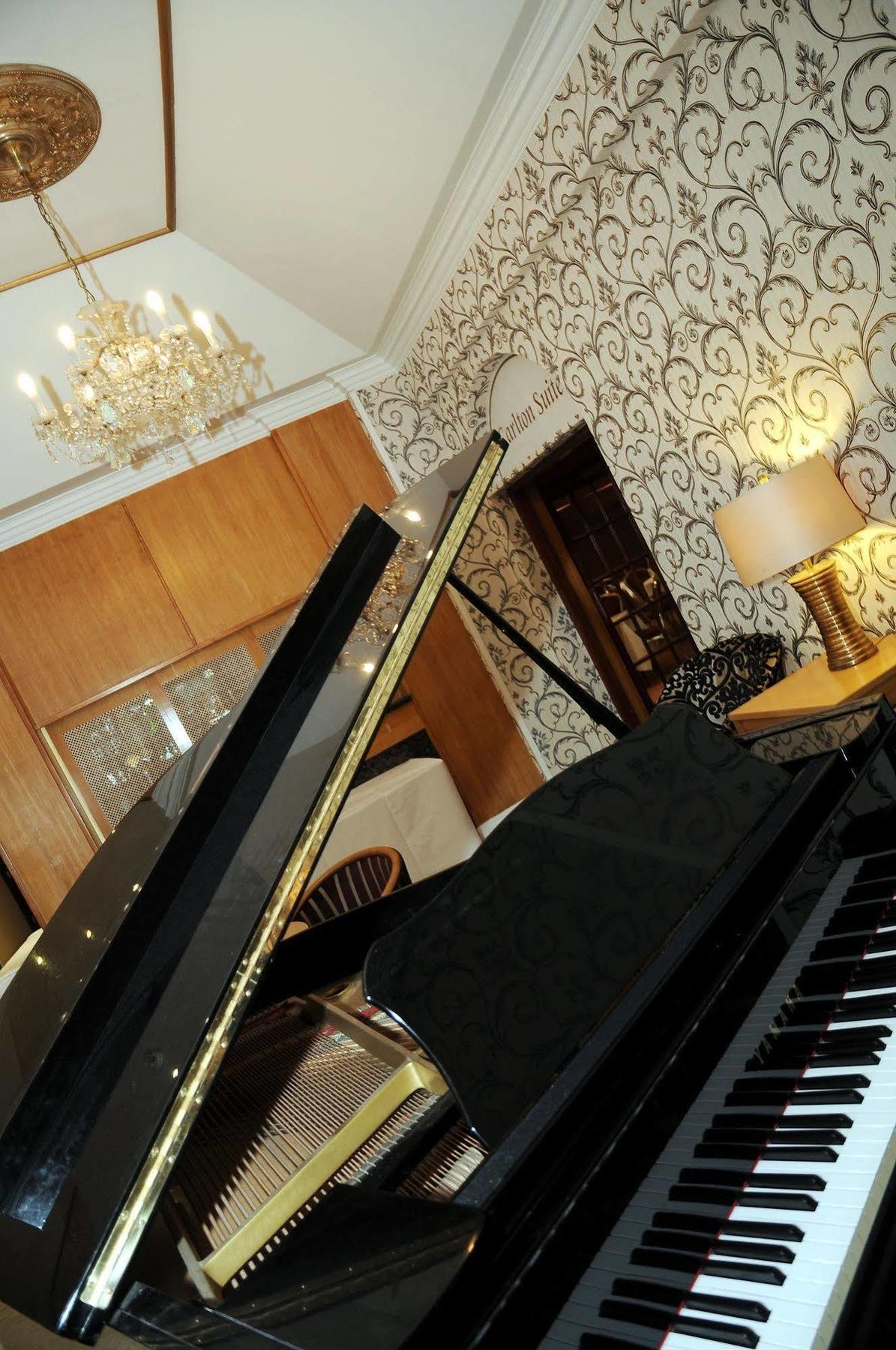 Carlton Park Hotel Rotherham Exterior foto
